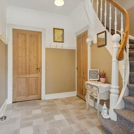 Nice In With Kitchen Apartment *